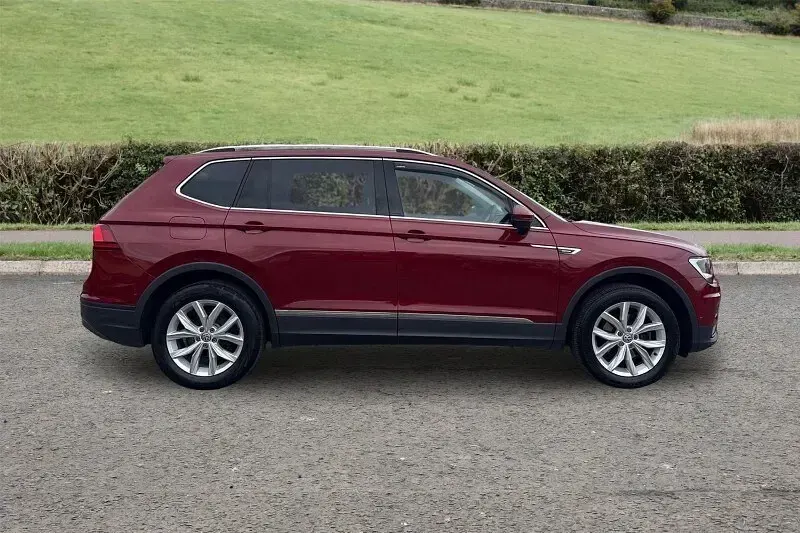 Used VW Tiguan Allspace Match 200 HP (147 kW) 2020 Red SUV