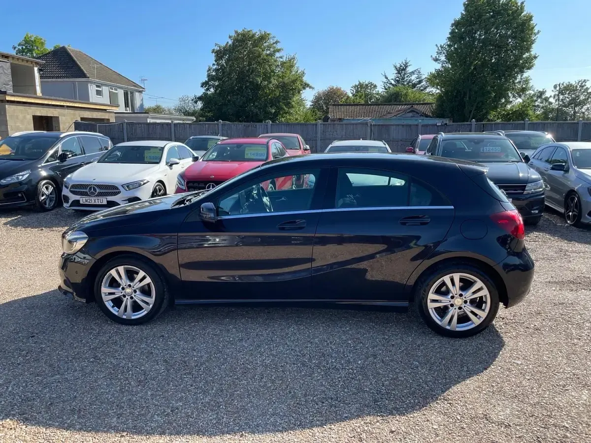 Used Mercedes A180 Premium 107 HP (78 kW) 2015 Mauve/purple Hatchback