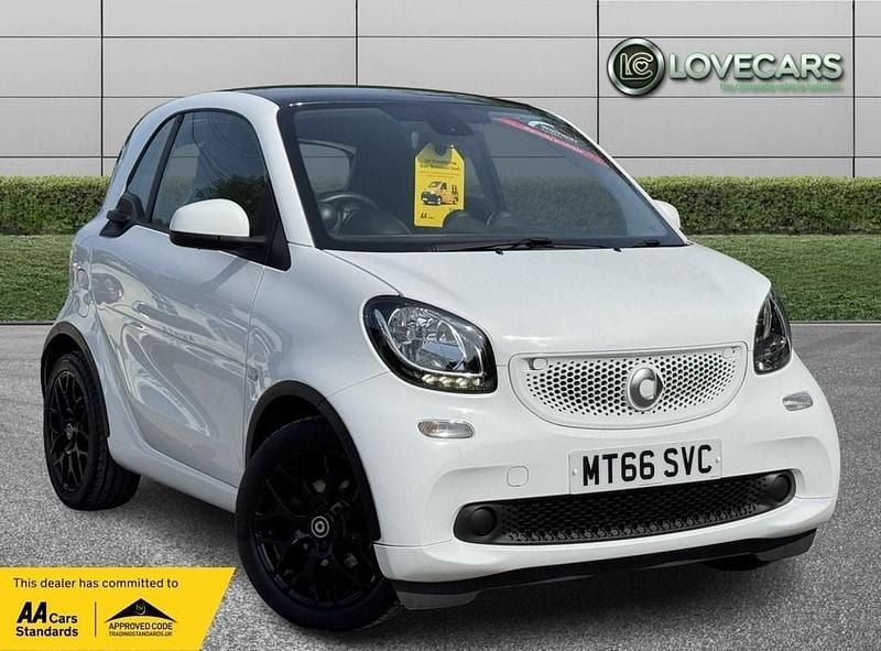 White Used 2016 Smart ForTwo Coupé Coupe | £8,250 (Fair price) - Image 1/4