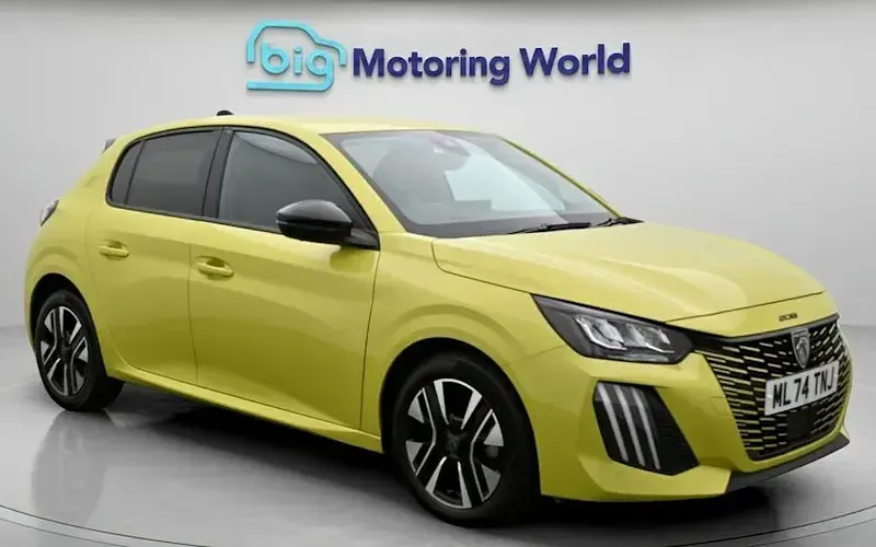 Used Peugeot 208 Allure 101 HP (74 kW) 2024 Hatchback