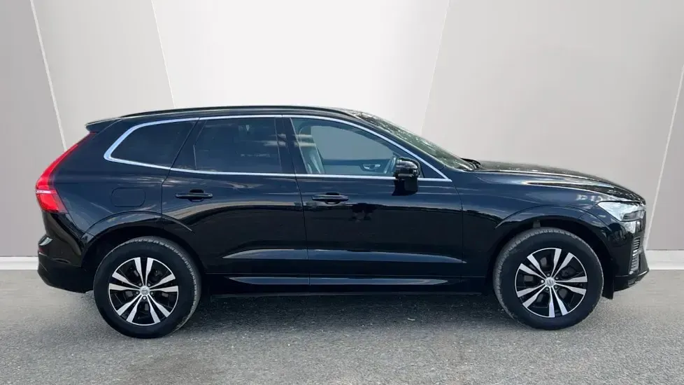 Used Volvo XC60 Momentum 197 HP (144 kW) 2022 Black SUV