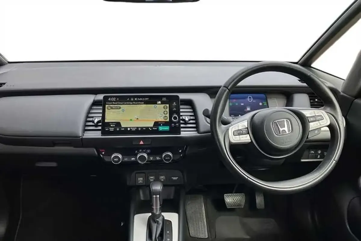 Used Honda Jazz Hybrid 109 HP (80 kW) 2023 Platinum white Hatchback