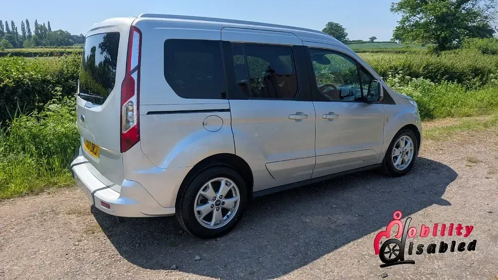 Used Ford Tourneo Connect Titanium 120 HP (88 kW) 2017 Silver MPV