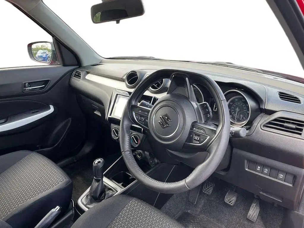 Usado Suzuki Swift SZ-L 81 CV (59 kW) 2023 Rojo Utilitario