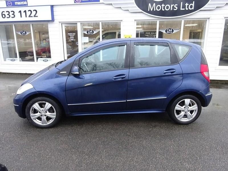 Used Mercedes A180 Avantgarde 109 HP (80 kW) 2011 Blue Hatchback