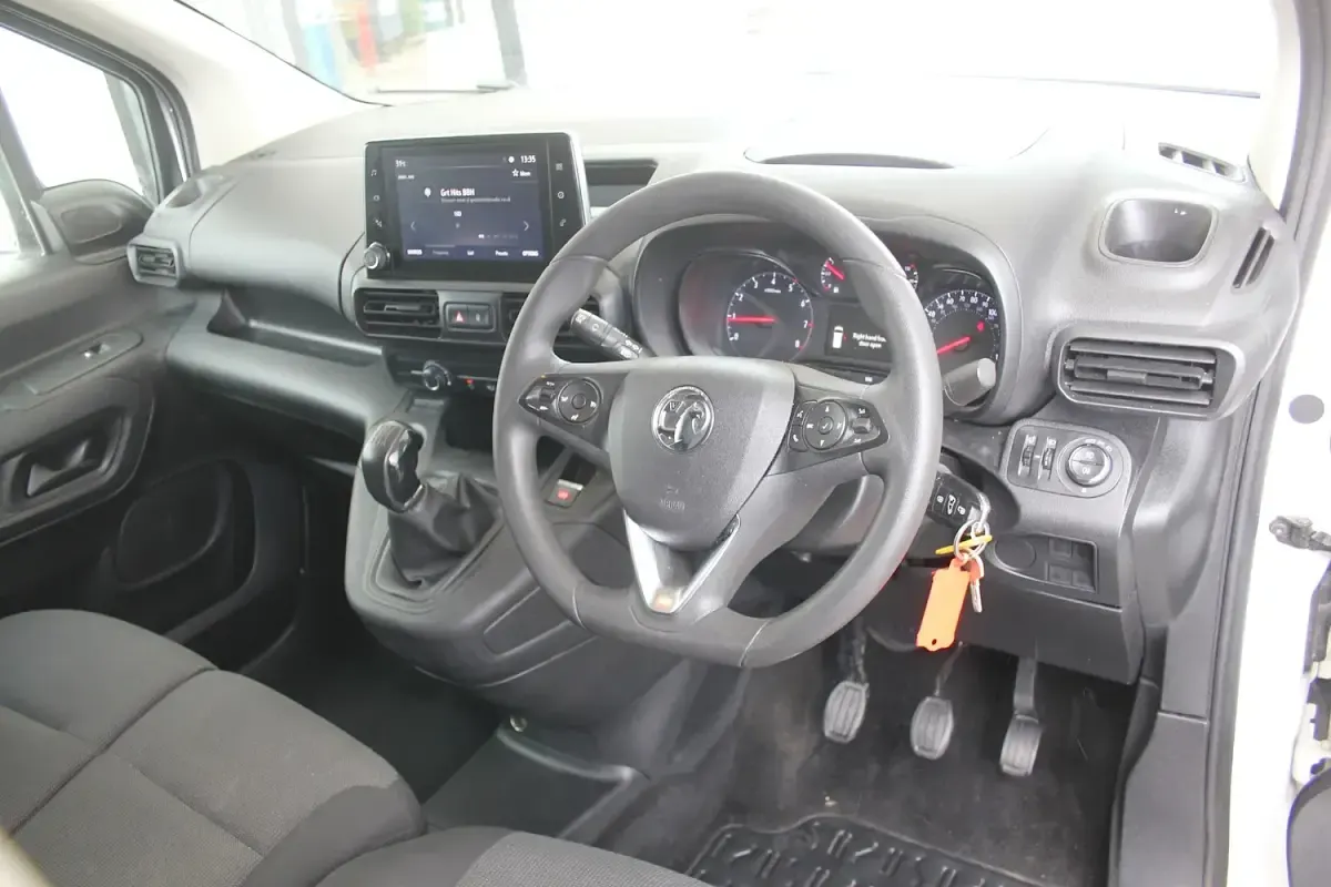Used Vauxhall Combo Sportive 100 HP (73 kW) 2021 White MPV
