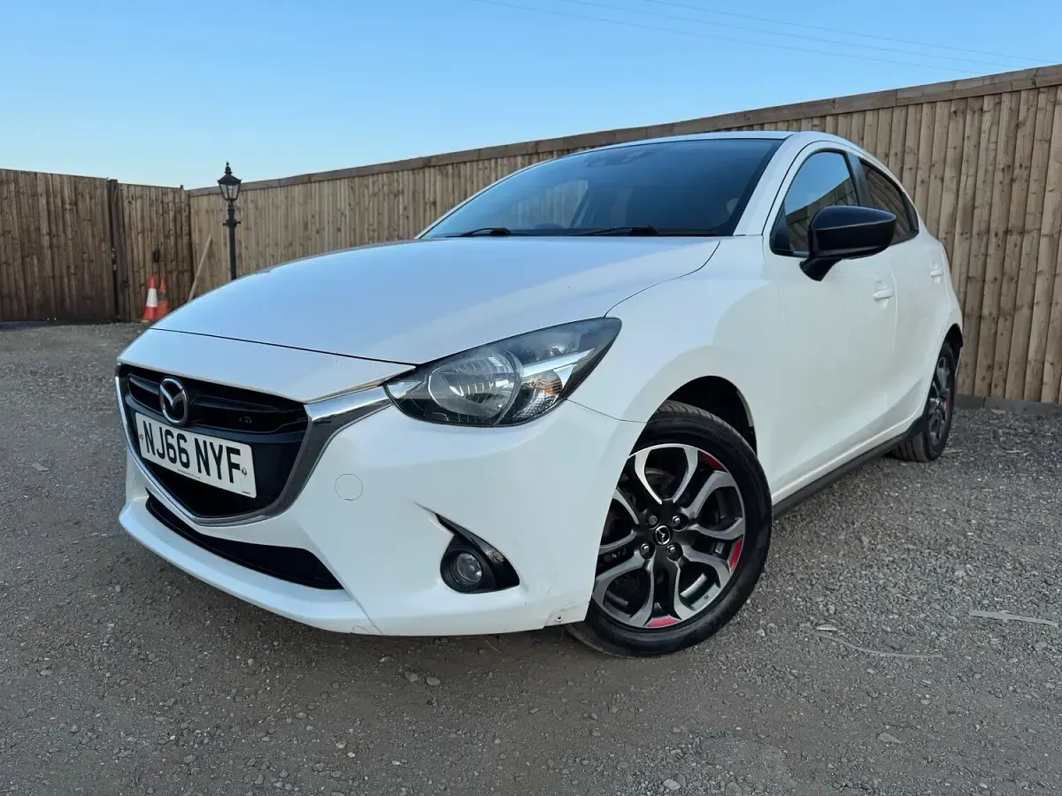 Used Mazda 2 Inclusive 90 HP (66 kW) 2017 White Hatchback