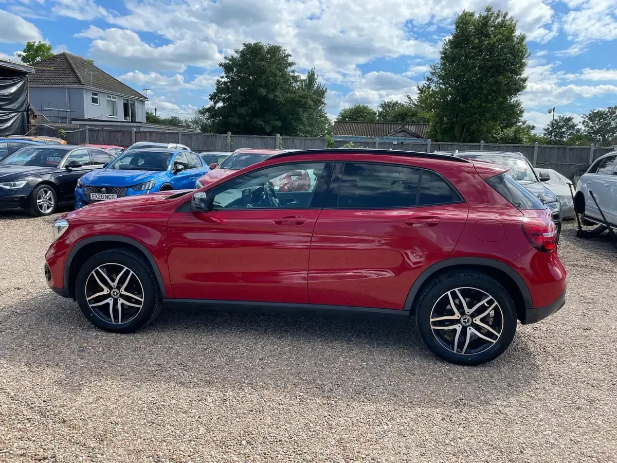 Used Mercedes GLA180 Urban 122 HP (89 kW) 2019 Red SUV