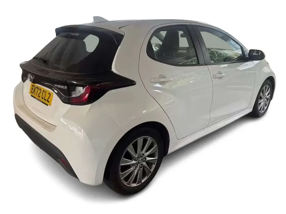 Used Toyota Yaris 116 HP (85 kW) 2022 White Hatchback