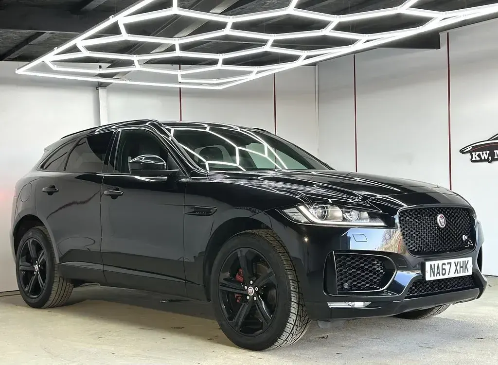 Used Jaguar F-Pace S 300 HP (220 kW) 2017 Black SUV