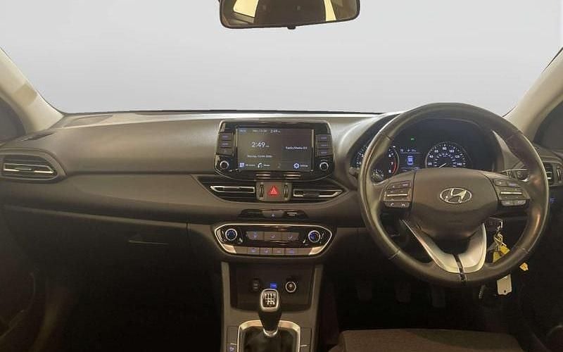 Used Hyundai i30 SE 120 HP (88 kW) 2023 Red Estate