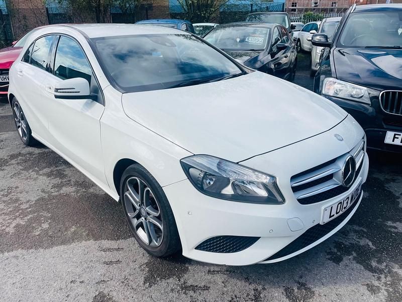 Begagnad Mercedes A180 2013 Vit Halvkombi