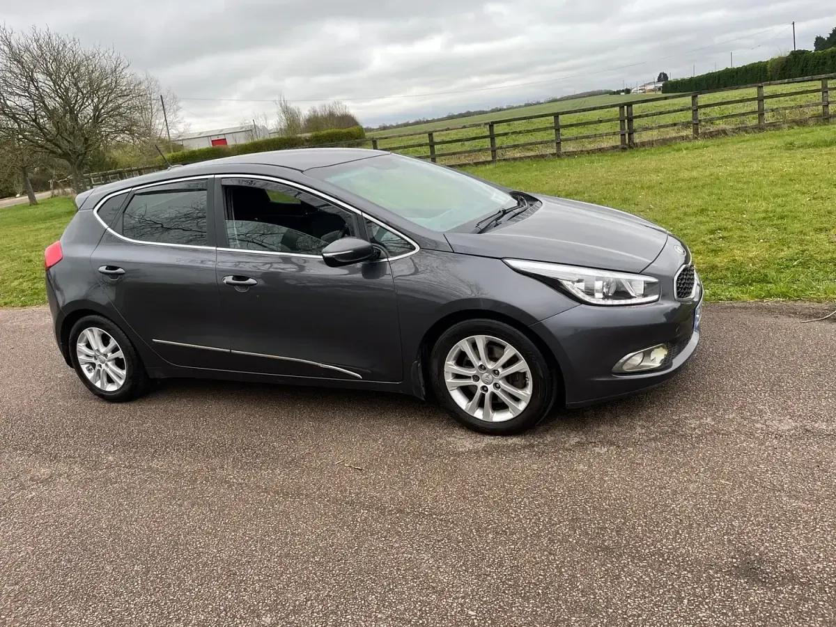 Used Kia Ceed 128 HP (94 kW) 2014 Silver Hatchback