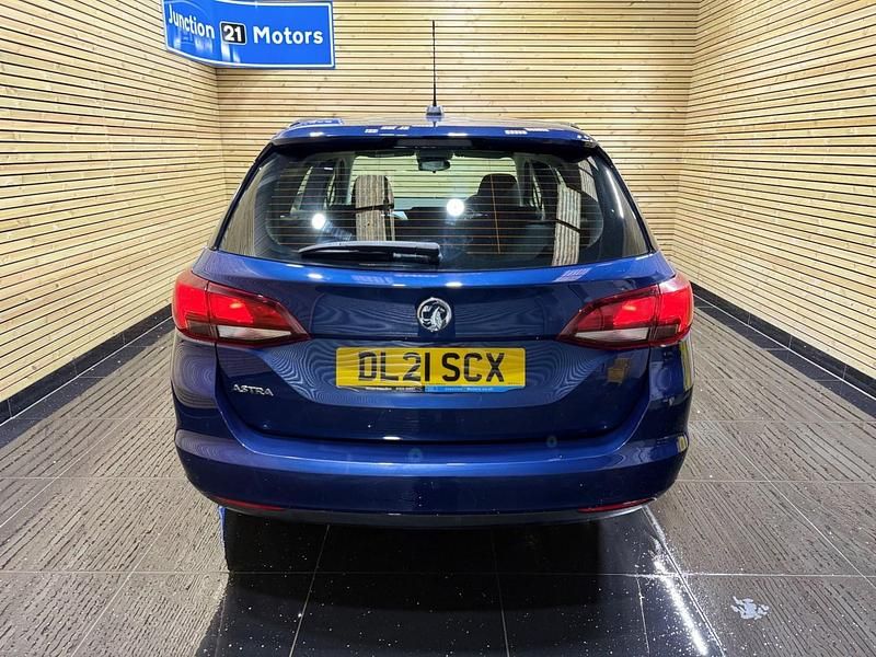 Used Vauxhall Astra Business Edition 122 HP (89 kW) 2021 Blue Estate