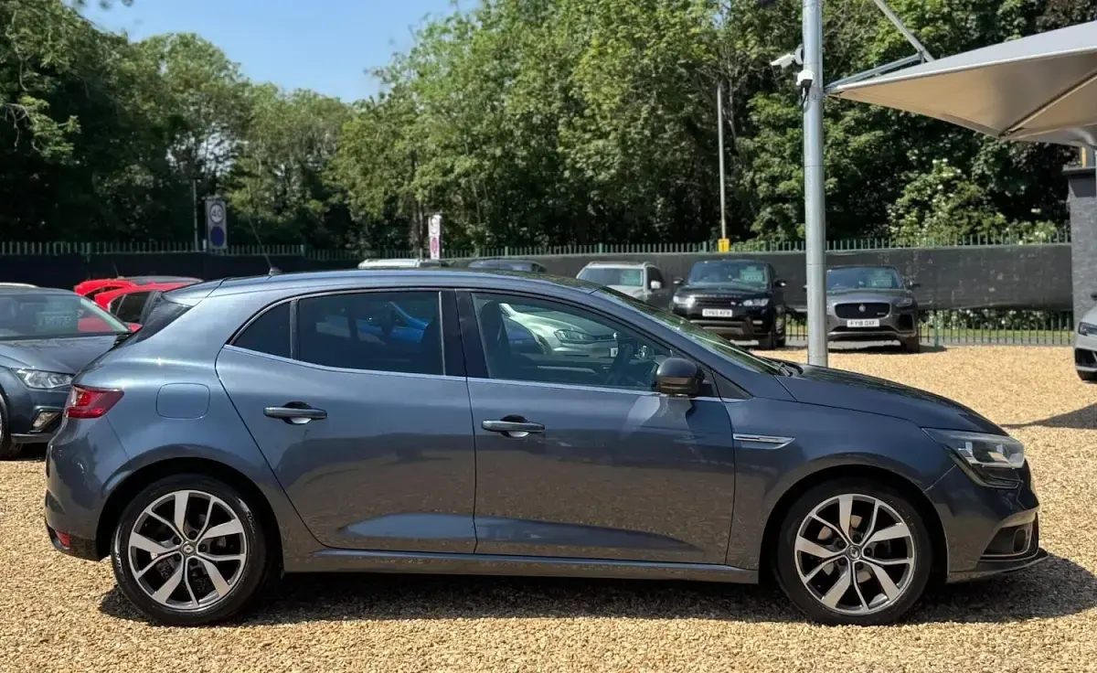 Used Renault Mégane Dynamique 110 HP (80 kW) 2017 Grey Hatchback