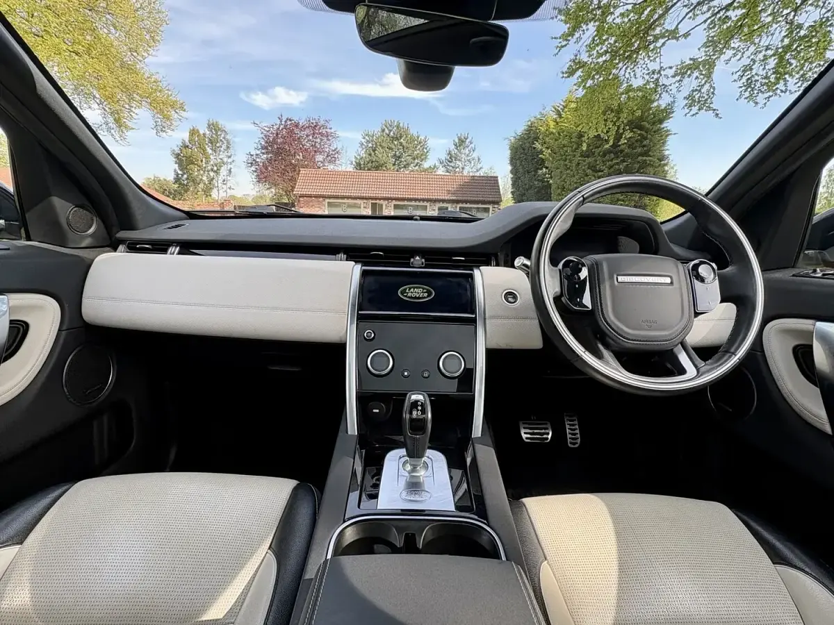 Used Land Rover Discovery Sport SE Dynamic 240 HP (176 kW) 2019 Orange SUV