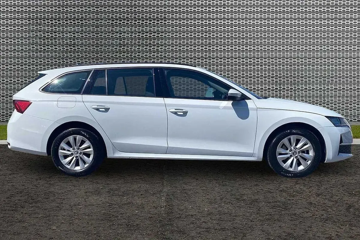 Used Skoda Octavia SE Technology 85 HP (62 kW) 2024 Moon white metallic Estate