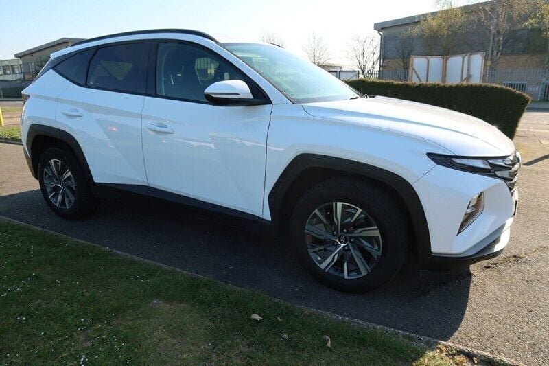 White Used 2021 Hyundai Tucson SE SUV | £15,995 (Good price) - Image 1/4