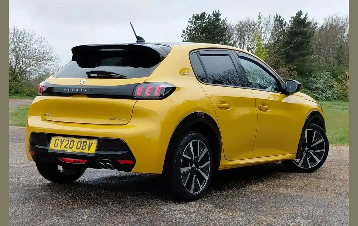 Used Peugeot 208 GT-line 129 HP (94 kW) 2020 Yellow Hatchback