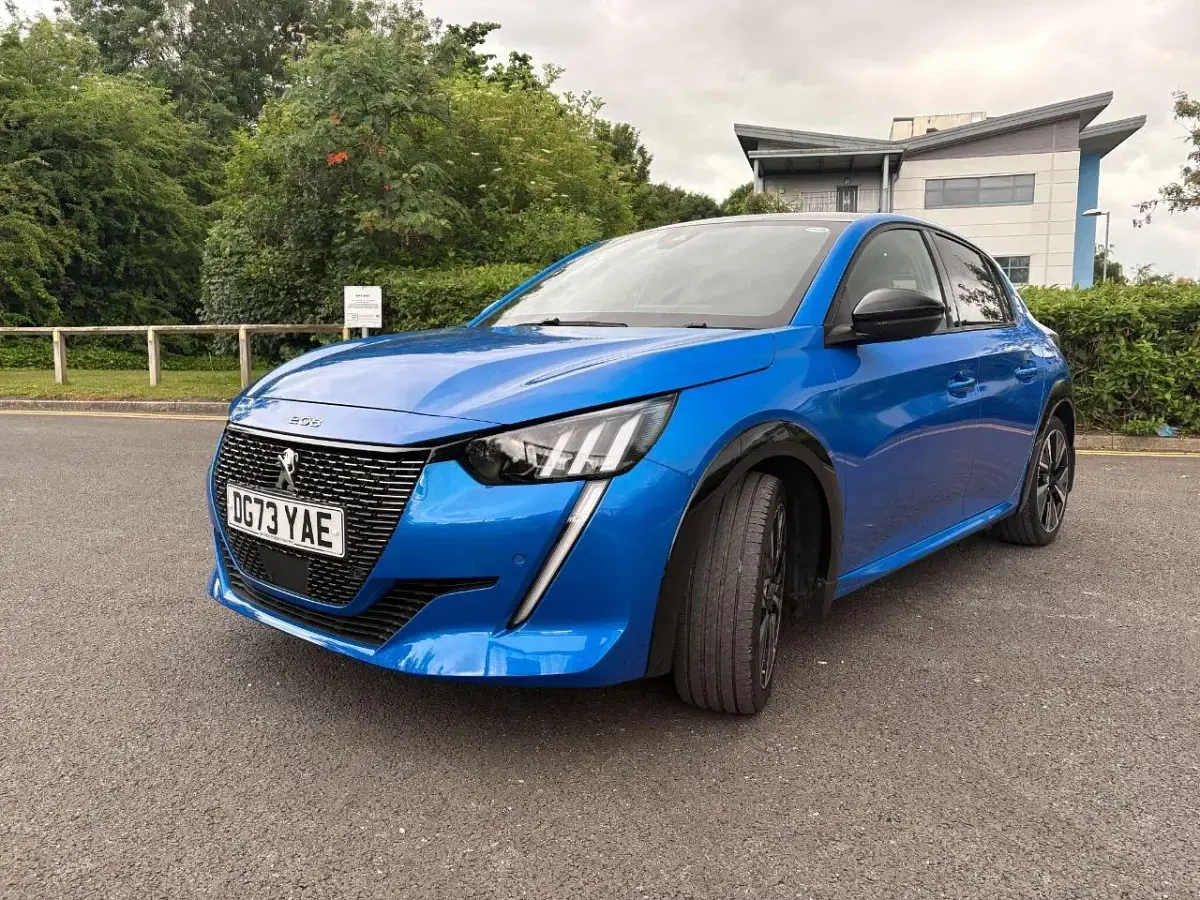 Used Peugeot 208 GT 129 HP (94 kW) 2023 Blue Hatchback