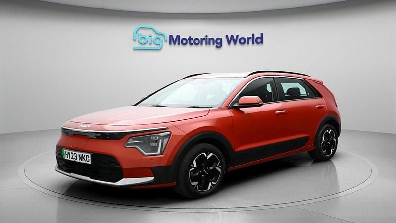 Used Kia e-Niro 147 kW (201 HP) 2023 Orange SUV