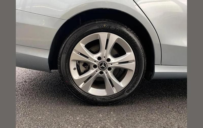 Begagnad Mercedes C220 Executive 170 HK (125 kW) 2017 Silver Kombi