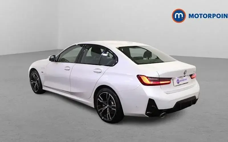 Usado BMW 330e M Sport 292 HP (214 kW) 2023 Branco Sedan