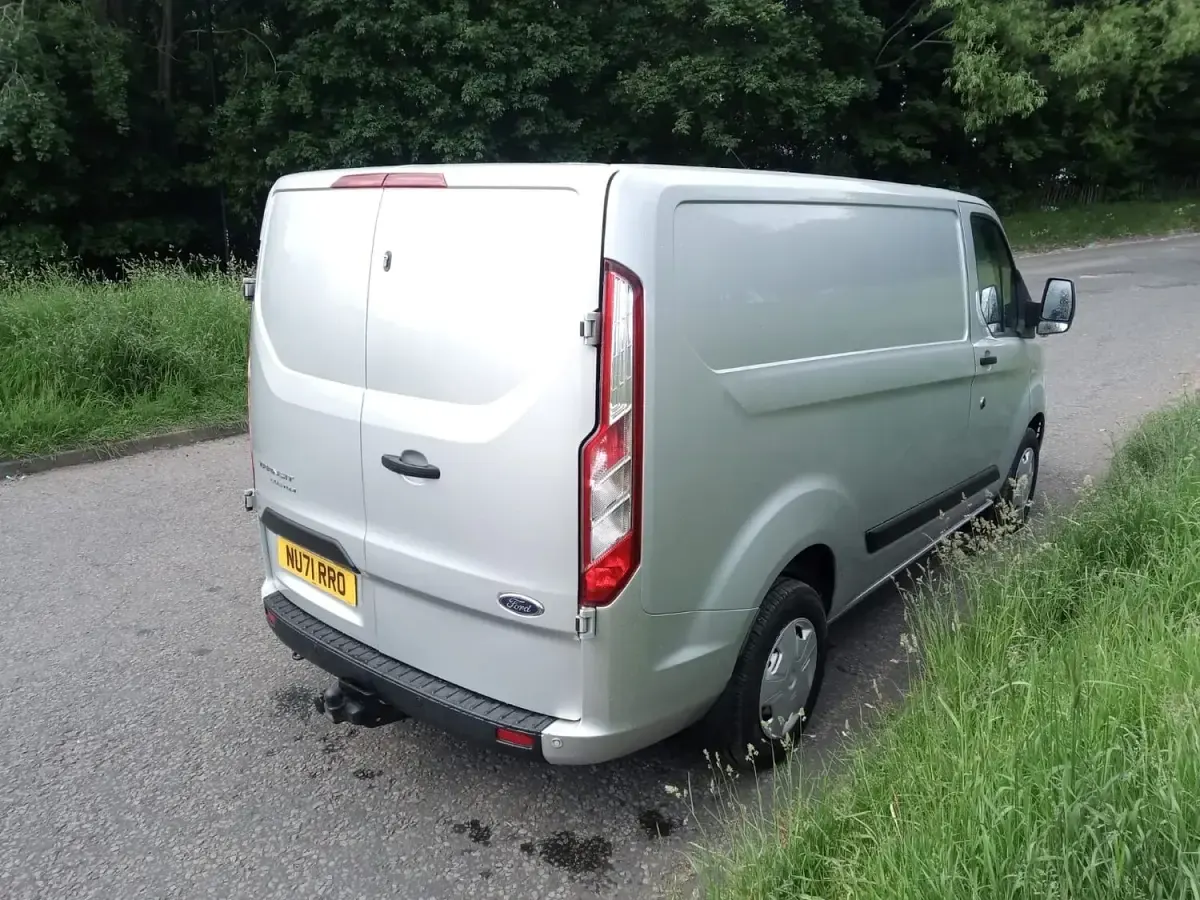 Usado Ford Transit Custom Trend 105 CV (77 kW) 2022 Plateado Van