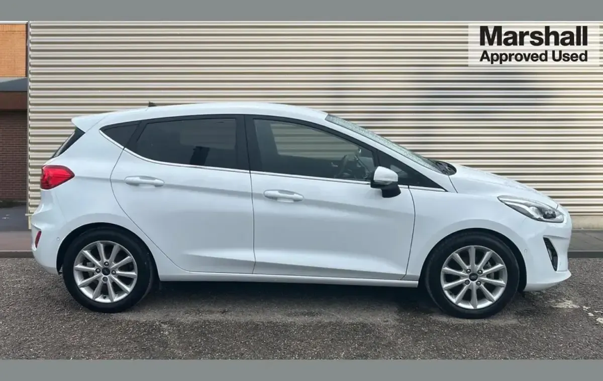 Used Ford Fiesta Titanium 99 HP (72 kW) 2018 White Hatchback