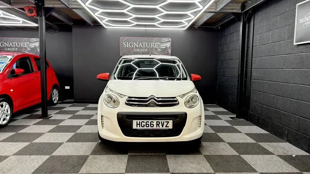 Used Citroën C1 Furio 82 HP (60 kW) 2017 White Hatchback