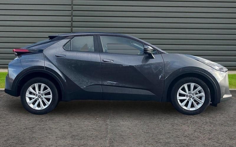 Used Toyota C-HR 140 HP (102 kW) 2026 SUV