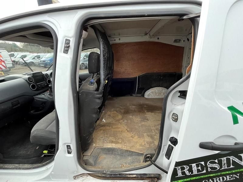 Begagnad Peugeot Partner 2017 Vit Minibuss