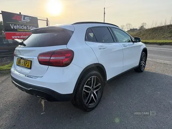 Used Mercedes GLA180 Urban 122 HP (89 kW) 2019 White SUV