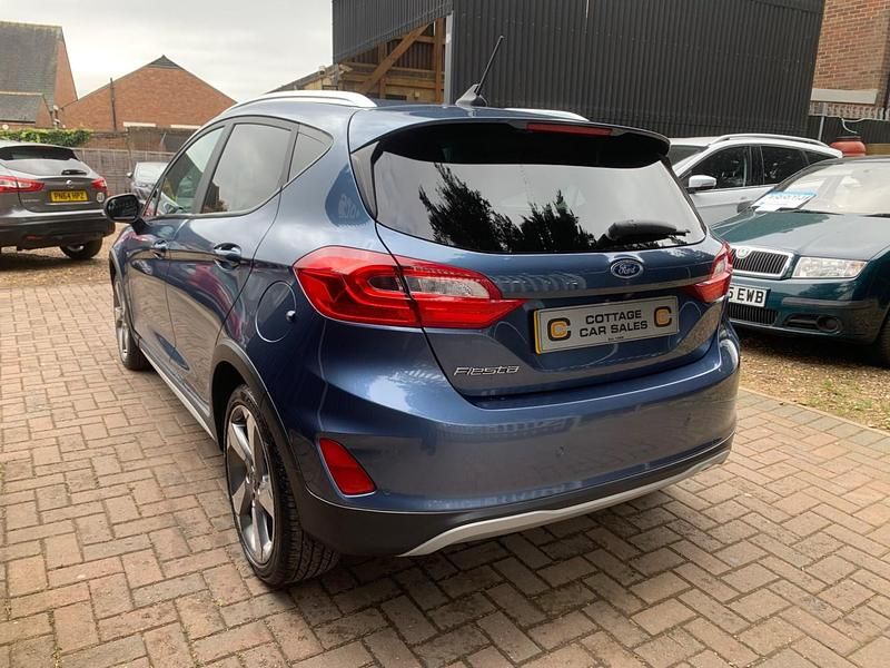 Usado Ford Fiesta Active X 100 HP (73 kW) 2019 Azul Citadino