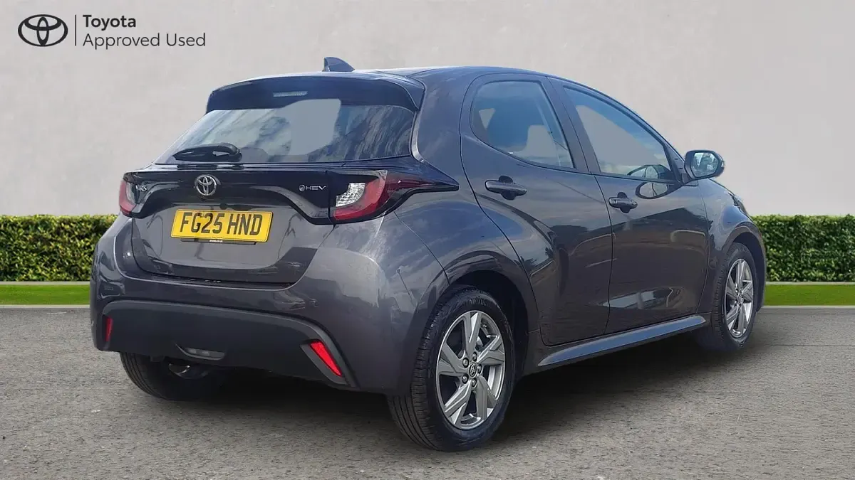 Used Toyota Yaris 116 HP (85 kW) 2025 Decuma grey Hatchback