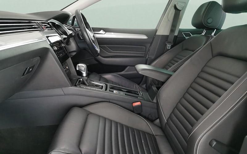 Used 2022 VW Passat GTE Sedan | £13,797 (Fair price) - Image 1/2