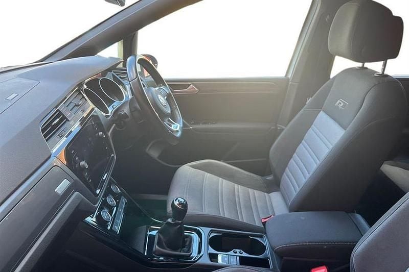 Used VW Touran R-line 150 HP (110 kW) 2018 Pure white MPV