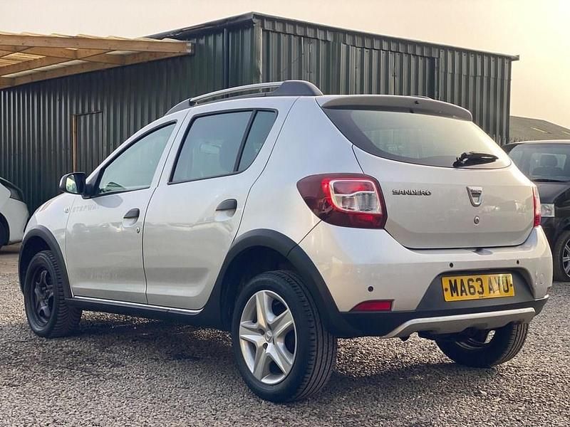 Used Dacia Sandero Lauréate 90 HP (66 kW) 2013 Silver Hatchback