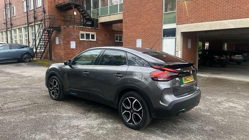 Usado Citroën e-C4 Shine 98 kW (134 CV) 2022 Gris Utilitario