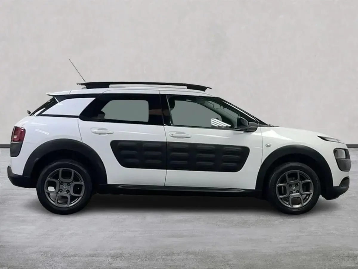 Used Citroën C4 Cactus Feel 82 HP (60 kW) 2017 White Hatchback