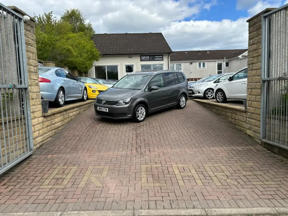 Używany VW Touran SE 105 KM (77 kW) 2015 Szary Minivan
