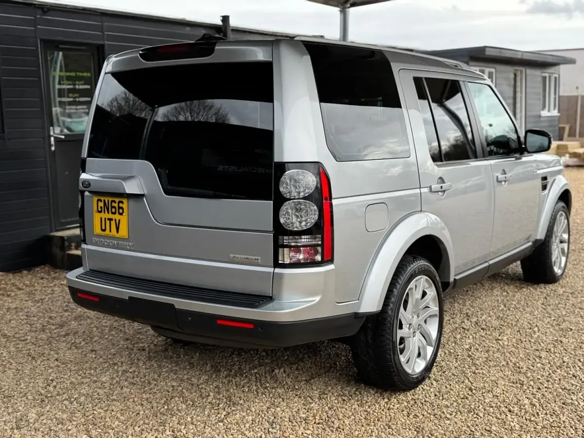 Used Land Rover Discovery 4 Landmark 256 HP (188 kW) 2016 Silver SUV