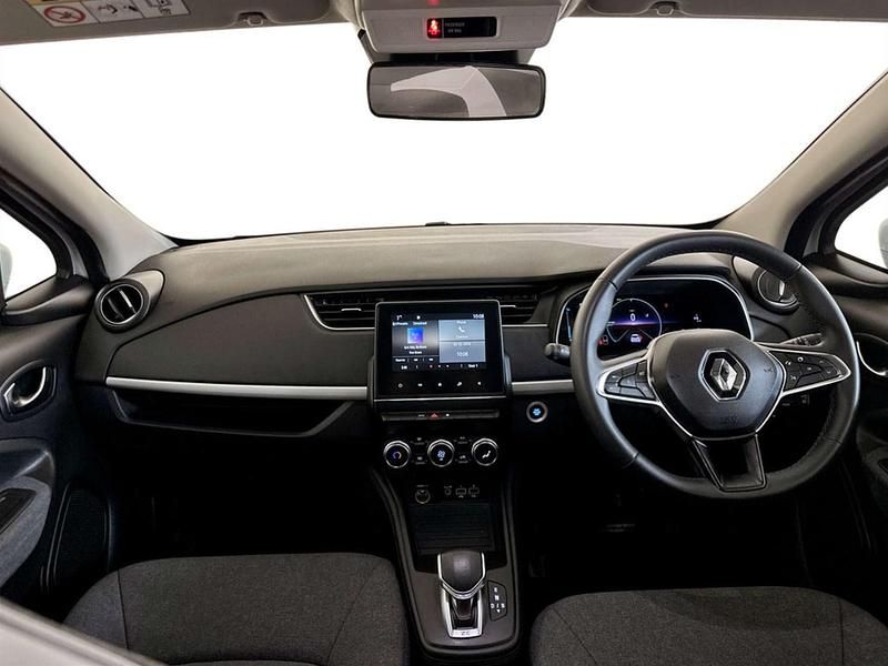 Used Renault Zoe SE 80 kW (109 HP) 2022 White Hatchback