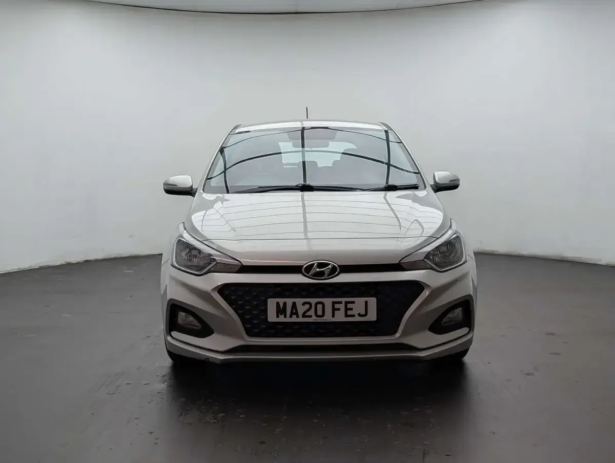 Used Hyundai i20 75 HP (55 kW) 2020 Silver Hatchback