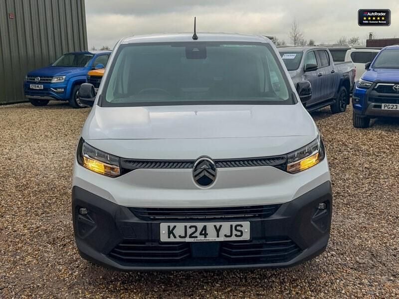 Used Citroën Berlingo 100 HP (73 kW) 2024 White MPV