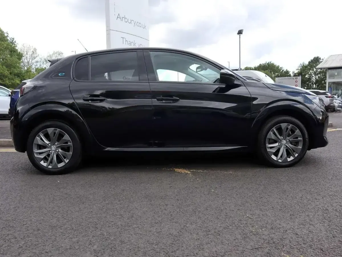 Used Peugeot e-208 Allure Premium 98 kW (134 HP) 2022 Black Hatchback
