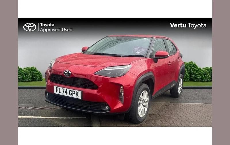 Used Toyota Yaris Cross 113 HP (83 kW) 2024 Red SUV