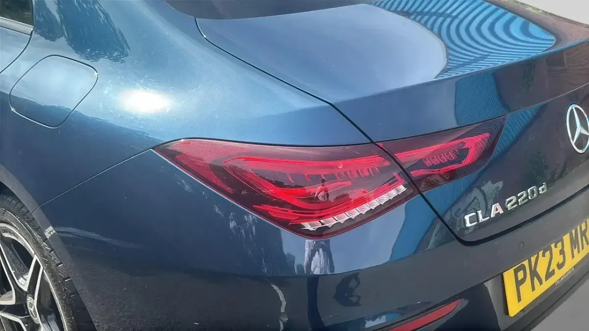 Gebraucht Mercedes CLA220 AMG line 187 PS (137 kW) 2023 Blau Limousine