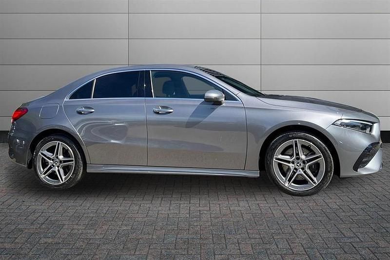 Usado Mercedes A250 Executive 218 HP (160 kW) 2024 Cinzento Sedan