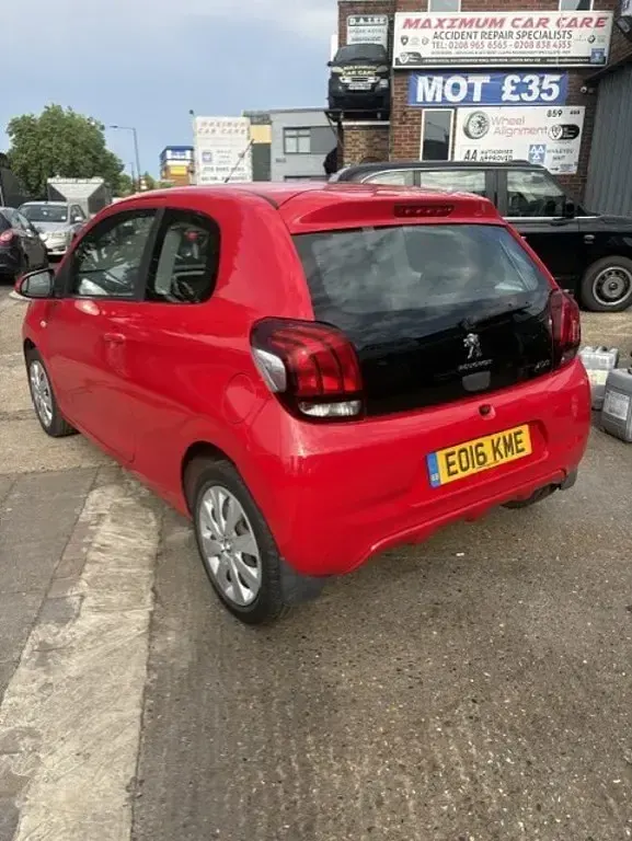 Used Peugeot 108 Active 68 HP (50 kW) 2016 Red Hatchback